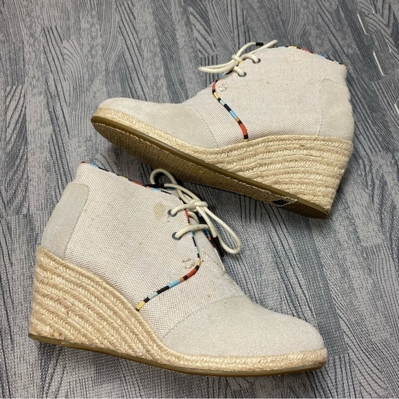 TOMS Desert Wedge Whisper Burlap Suede Espadrille Booties - Picture 6 of 15